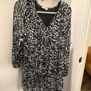 Chic Black and White Leaf Pattern Long Sleeve Dress